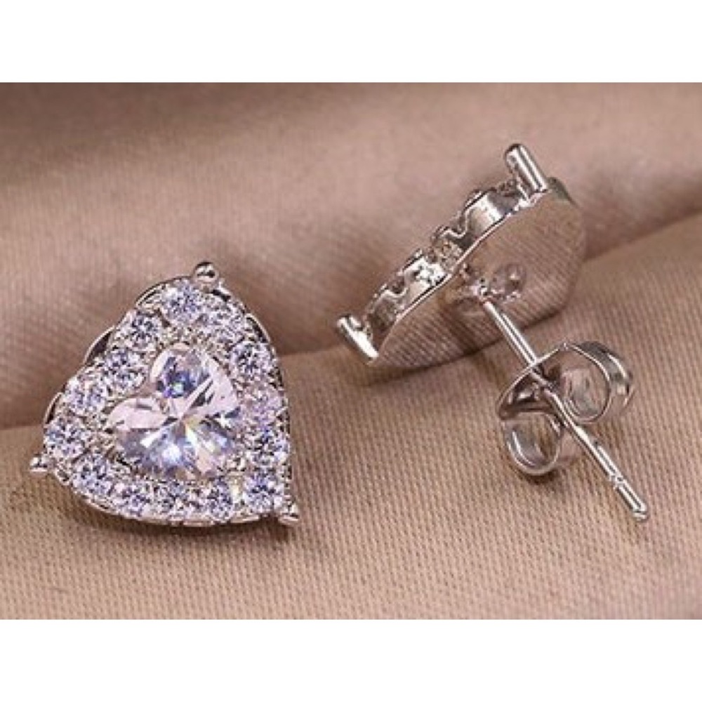 Women's Fashion Heart Shaped Earrings - Picture 2 of 3